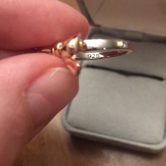 STERLING SILVER AND ROSE GOLD PLATED BOW RING - Picture 4 of 5